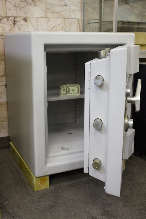 Used Chubb Bankers Treasury 2215 TRTL30X6 Equivalent High Security Safe